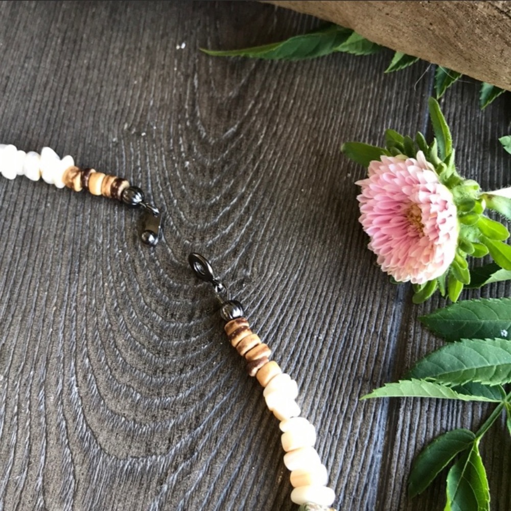 🌻Beautiful Handmade Sea Shell Necklace🌻 - Picture 7 of 8